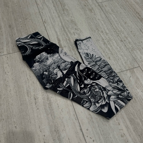 RARE Niyama Sol High Waisted Moon Child Legging - Picture 6 of 6